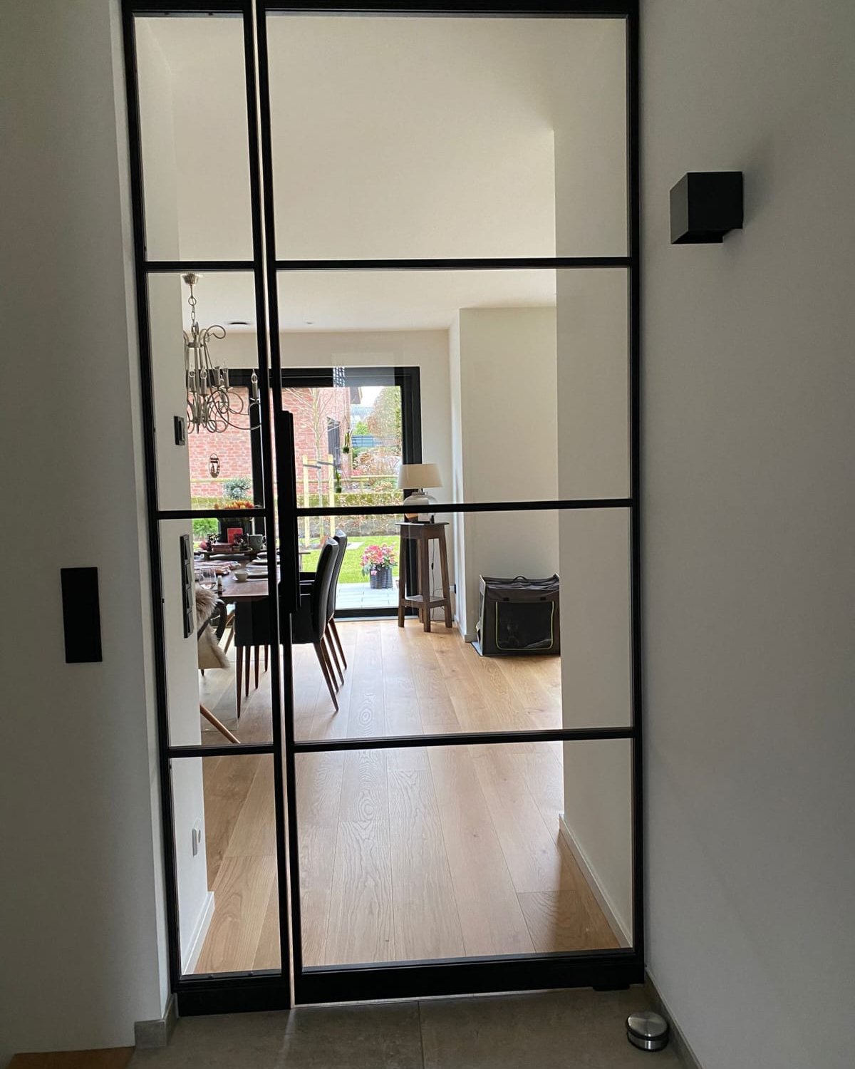 Zweiflügelige Stahlloft-Tür zum Esszimmer