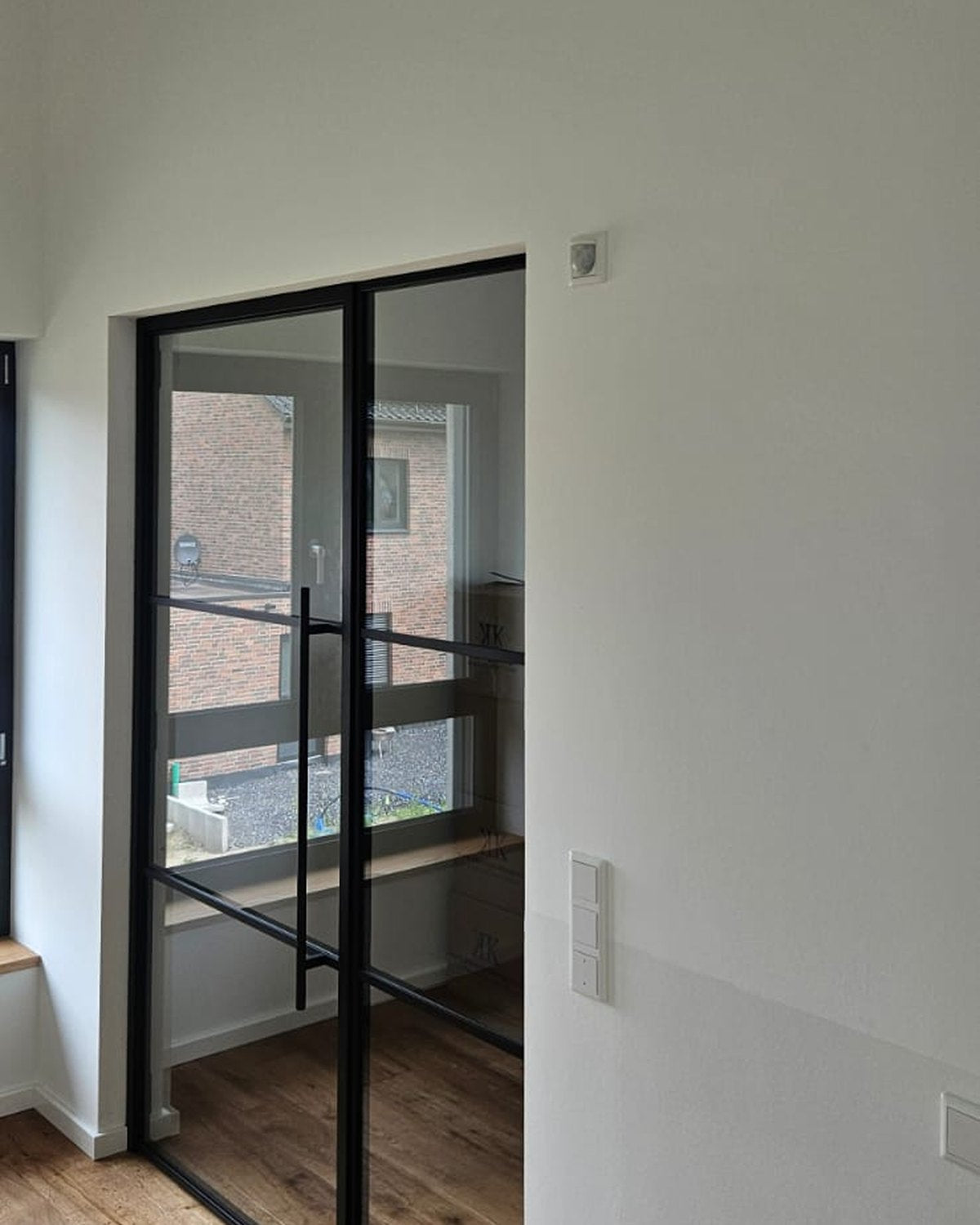 Stahlloft-Schiebetür zum Arbeitszimmer, raumhoch